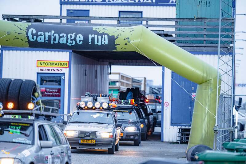 Cars at the Carbage Run start gate